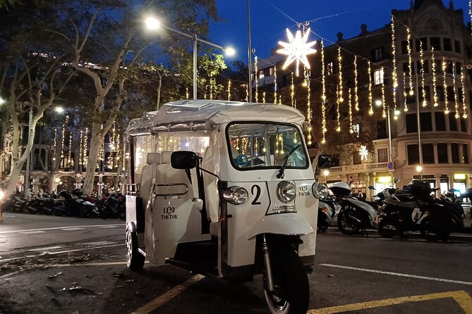 Christmas Lights Tour of Barcelona in Private Eco Tuk Tuk - Plaza de Urquinaona and the approach to the center