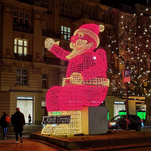 Christmas market lights tour bus through Berlin, free mulled wine (2.5 hours) - Why a bus makes sense for Berlin at Christmas