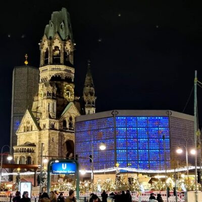 Christmas market lights tour bus through Berlin, free mulled wine (2.5 hours)