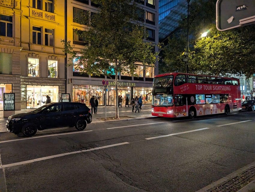 Christmas market lights tour bus through Berlin, free mulled wine (2.5 hours) - Forty-five minutes at Charlottenburg Palace