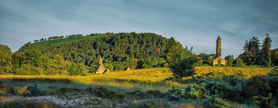 (Christmas Morning) Glendalough Half Day Tour from Dublin - The Wicklow Mountains between city and lake