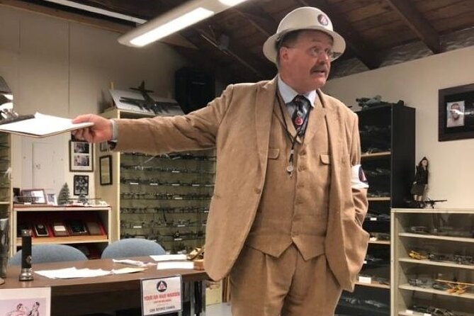 Christmas on the Homefront: A 1-Hour World War II Character Tour - Merchants Square and wartime entertainment