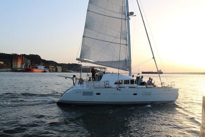 Christmas River Cruise with Typical Cake and Liquor - Why this Christmas cruise works in Lisbon
