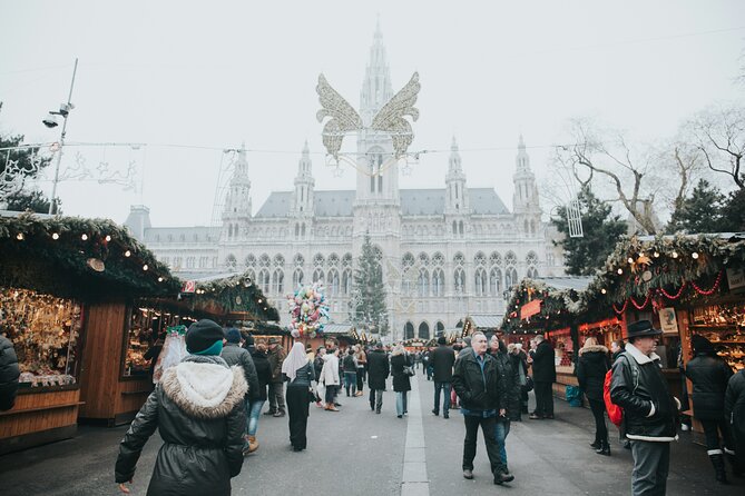 Christmas Walk Vienna : 5 Markets & Old Town in 3h (EN/DE) - Am Hof brings tradition back into the route
