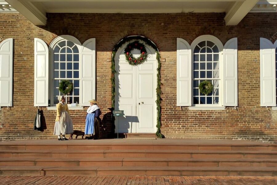 Colonial Williamsburg: Christmas Walking Tour - Festive streets and the best photo moments
