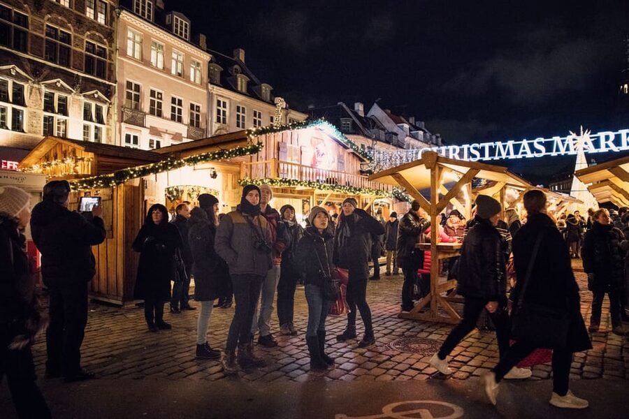 Copenhagen: Christmas Walking Tour with Treats and Drinks - Gløgg and julebryg in the winter cold