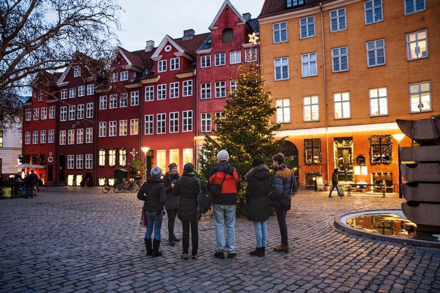 Copenhagen: Christmas Walking Tour with Treats and Drinks - Who will enjoy this Copenhagen Christmas walk?