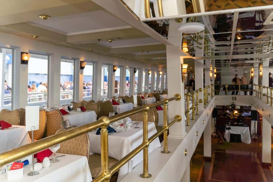 Cornucopia Princess NYC New Years Eve Cruise - The early evening: drinks from 9 PM