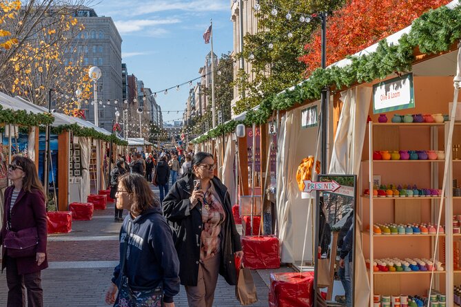 Downtown DC Holiday Tour: Lights, Decorations & Festive Cheer - Finishing at the National Christmas Tree