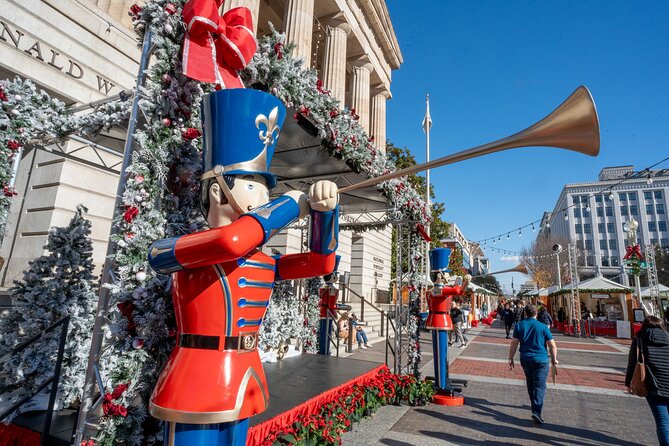 Downtown DC Holiday Tour: Lights, Decorations & Festive Cheer - Who will enjoy this short holiday walk
