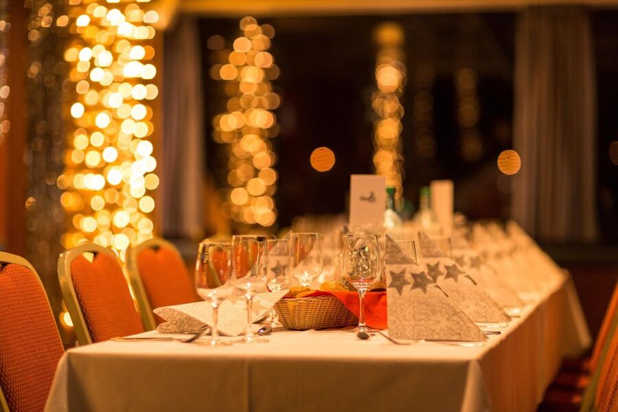 Dresden: Christmas Lunch - festive river cruise - The ship, service, and Christmas mood
