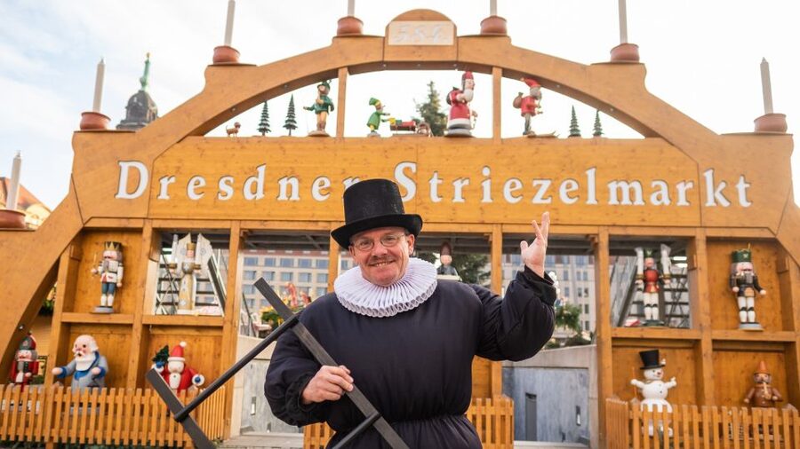 Dresden: Christmas Sightseeing Tour with a 'Pflaumentoffel' - What the $29 price really covers