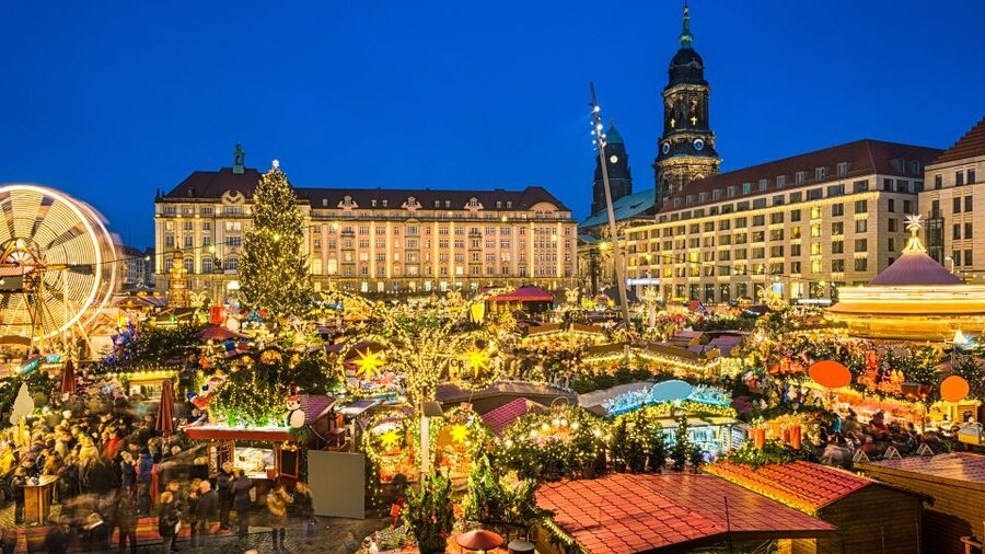 Dresden: Christmas Sightseeing Tour with a 'Pflaumentoffel' - Meeting the Pflaumentoffel