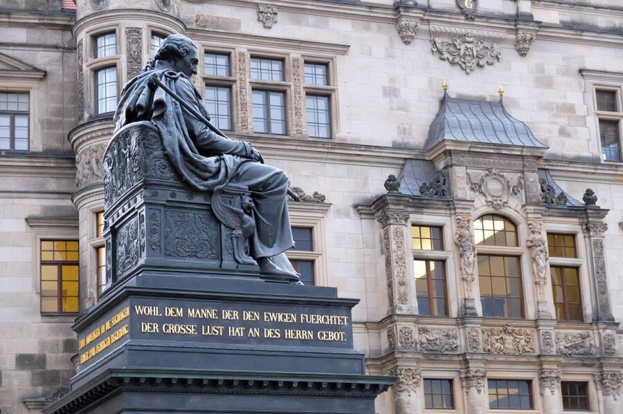 Dresden with a touch of Xmas: English small group tour - Religion and royal power around the cathedral