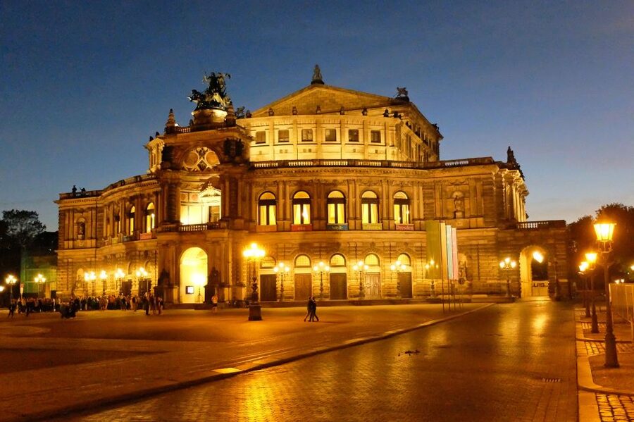 Dresden with a touch of Xmas: English small group tour - Neumarkt, Frauenkirche, and a first taste of Christmas