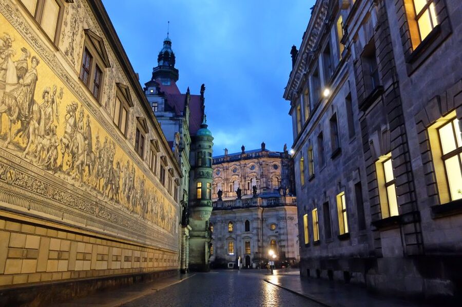 Dresden with a touch of Xmas: English small group tour - Theaterplatz and the city’s grand stage
