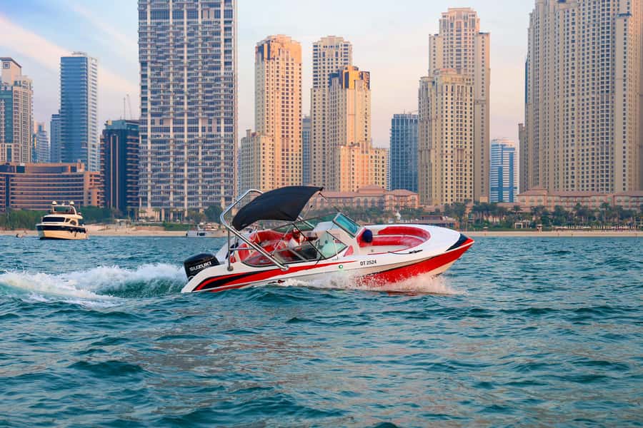 Dubai: New Year's Eve Private or Shared Fireworks Boat Tour - Atlantis The Royal and Atlantis Dubai after dark