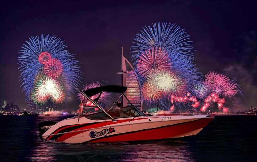 Dubai: New Year's Eve Private or Shared Fireworks Boat Tour - Starting at Dubai Harbour and finding the right boat