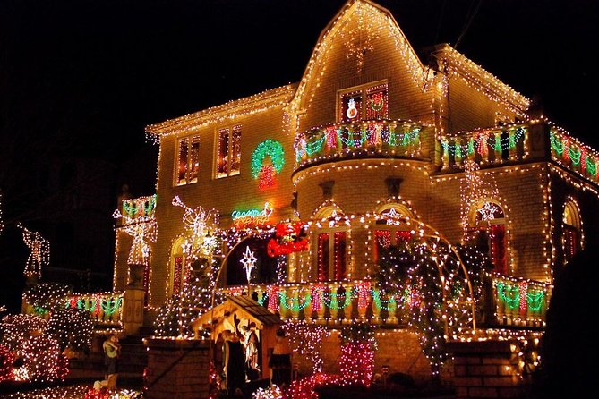 Dyker Heights Christmas Lights and NYC Skyline View Bus Tour - Battery Park City: a useful first pause
