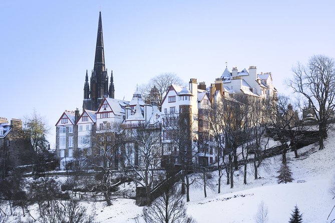 Edinburgh Christmas Tour, Highlights & Hidden Gems with a Local - A local pub and a warm drink