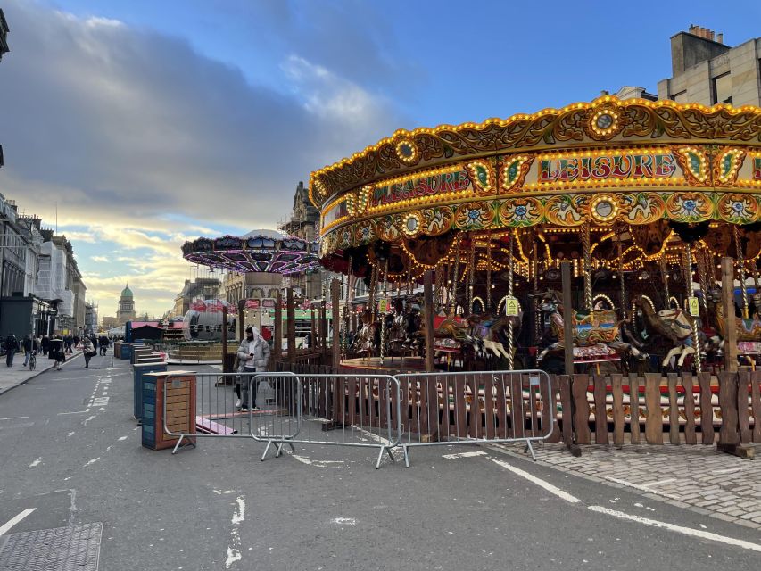 Edinburgh: Christmas Walking Tour with Gingerbread Treat - Castle Street Christmas Market
