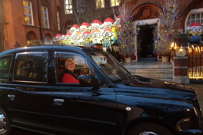 Edinburgh's Christmas Lights and festive Black Taxi Tour - Along the Royal Mile and old city streets
