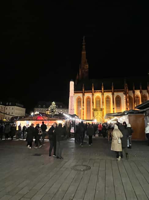 Enjoyable Advent tour: champagne, cookies & mulled wine in Würzburg - A guide-led evening with room for conversation