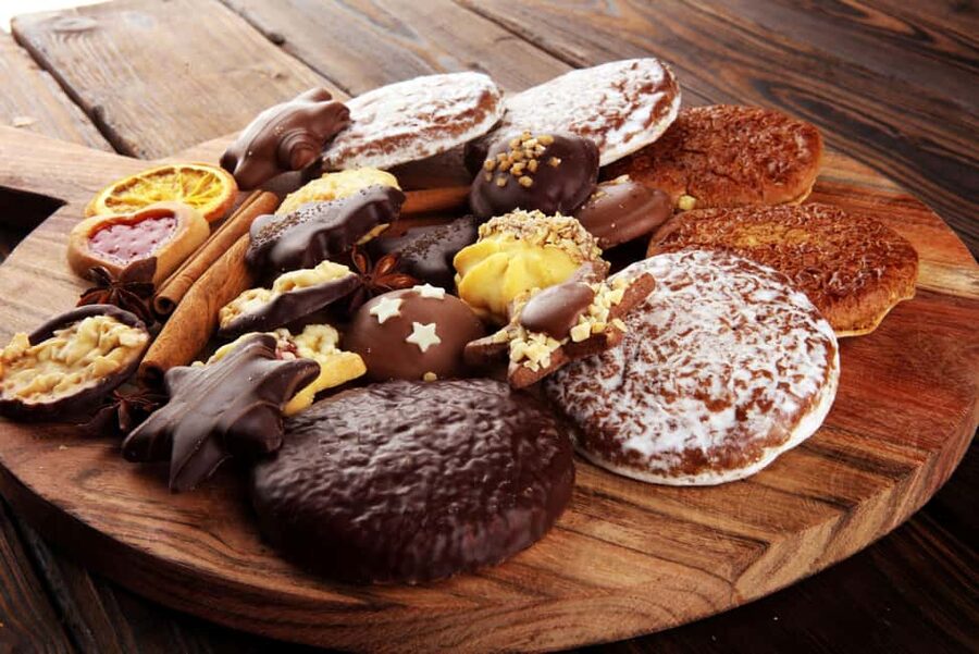 Enjoyable Advent tour: champagne, cookies & mulled wine in Würzburg - Cookies, gingerbread, and a walk through the old town