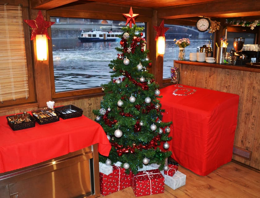 Exclusive Christmas cruise with Christmas Eve buffet - What the $243 price really covers