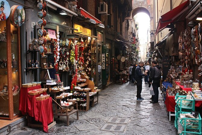 Explore the Naples Christmas Market Behind the Scenes - Palazzo Pandola and the feel of the old streets