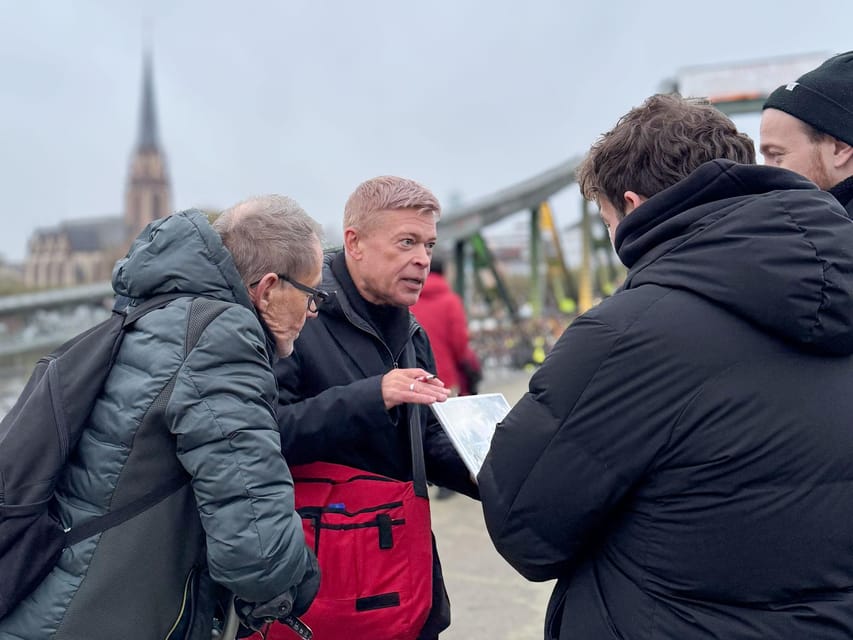 Frankfurt: Christmas Market & Old Town Tour 60 min-daily 16:00-in German - Timing, language, and group expectations