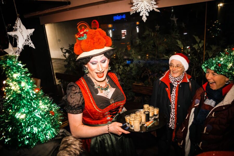 Freiburg: Christmas Drag Show Walk with Betty BBQ - What Betty BBQ brings to the walk
