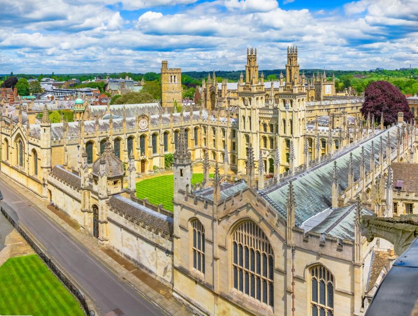 From London: Christmas Day Trip to Windsor, Oxford & Avebury - Windsor without the castle interior