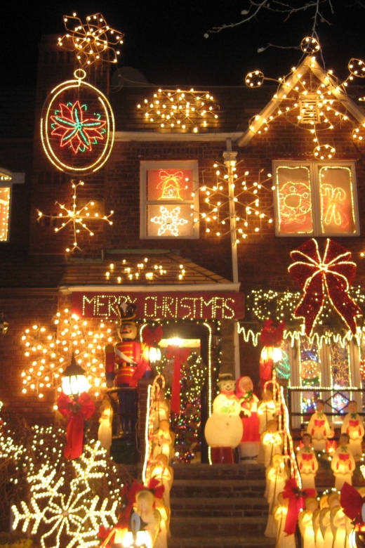 From Manhattan: 4-Hour Brooklyn Christmas Magic Tour - One hour among Dyker Heights Christmas lights