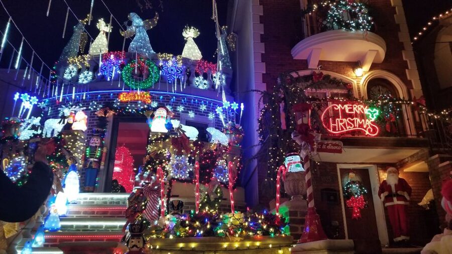 From Manhattan: 4-Hour Brooklyn Christmas Magic Tour - The ride out is part city tour, part traffic lesson