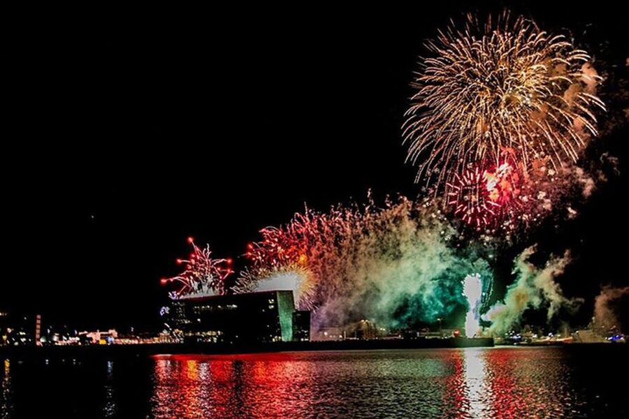From Reykjavik: New Years Fireworks by Boat - Small details that can save your night