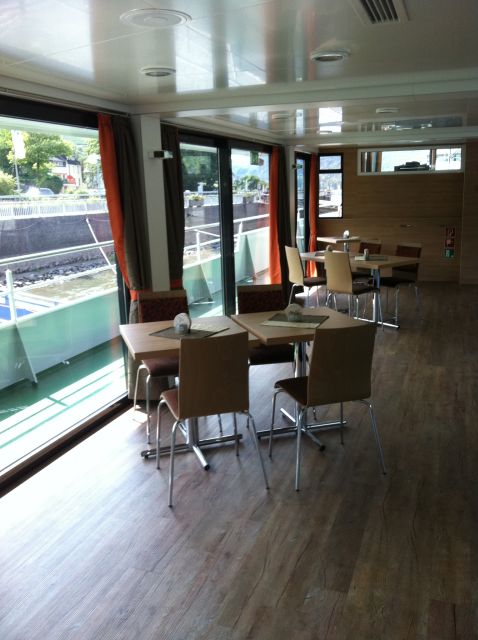 From Rüdesheim: 2-hour Christmas Boat Tour on the Rhine - A warm seat while the Rhine passes by