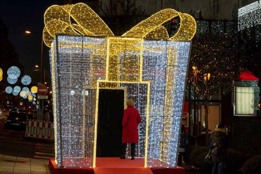From Santiago: Christmas Lights of Vigo And Pontevedra - Vigo’s Christmas lights near the port