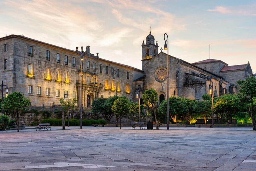 From Santiago: Christmas Lights of Vigo And Pontevedra - Galician food during your free time