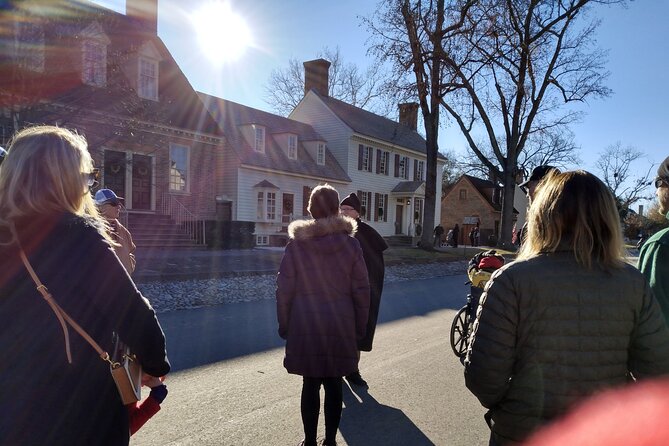 Guided Colonial Christmas Tour in Williamsburg - Bruton Parish and church customs