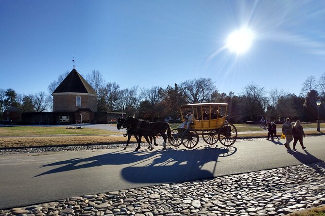 Guided Colonial Christmas Tour in Williamsburg - A surprising pirate Christmas story