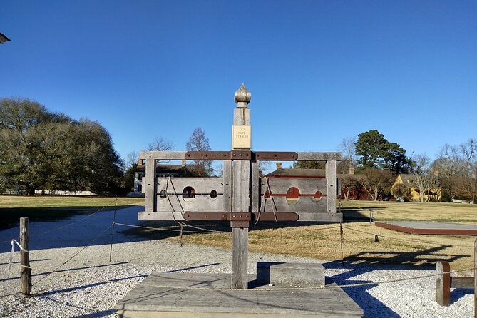 Guided Colonial Christmas Tour in Williamsburg - How much Christmas do you actually get?