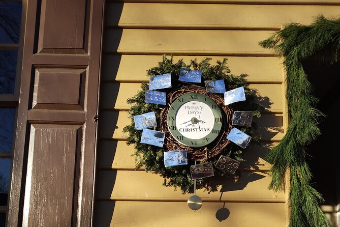 Guided Colonial Christmas Tour in Williamsburg - Colonial homes with holiday context