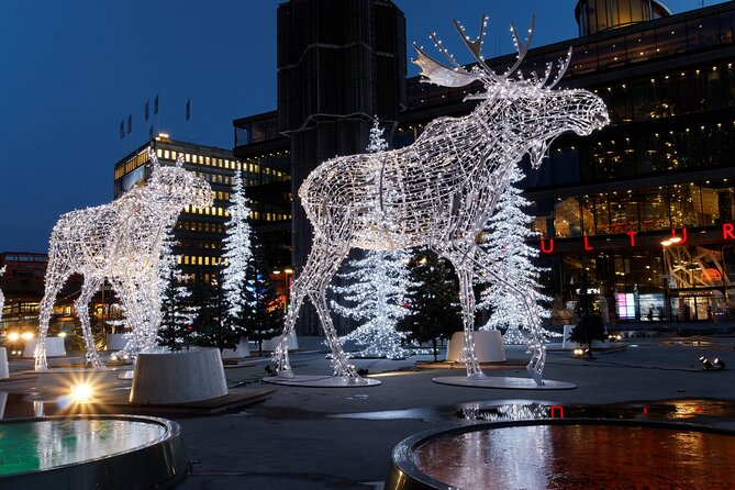 Guided Stockholm Christmas Tour - Walking Prästgatan and the narrow Old Town lanes