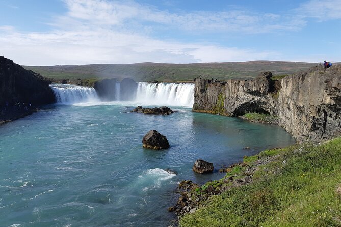 Half-Day Combo Tour to Goðafoss, Laufas and The Christmas House - Who should book this tour?