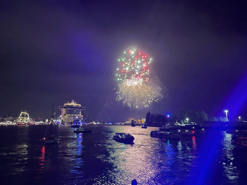Hamburg: New Years Eve Harbour Cruise - Following Hamburg’s illuminated skyline