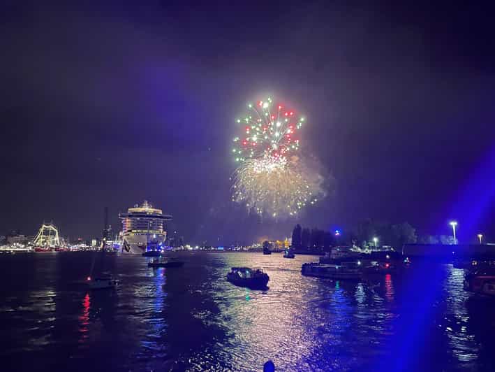 Hamburg: New Years Eve Harbour Cruise - Prosecco, paid drinks, and the real value