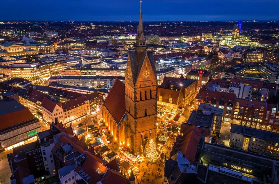 Hannover: Christmas Time Walking Tour - Holzmarkt: the included hot drink