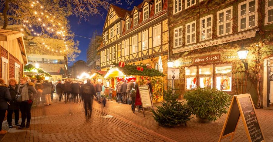 Hannover: Christmas Time Walking Tour - Hauptbahnhof and Kröpcke: Hannover’s central Christmas stage
