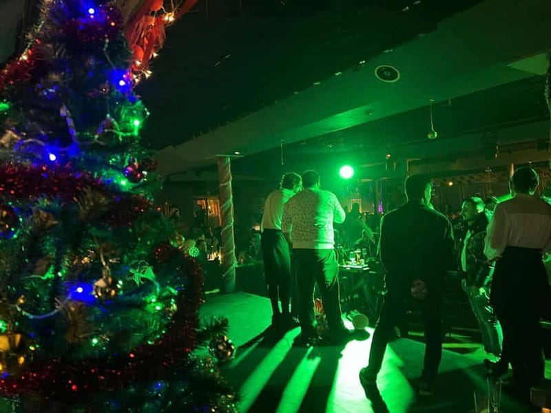 Istanbul: New Year's Eve Bosphorus Cruise Dinner & Party2027 - Dinner with Turkish meze and local drinks